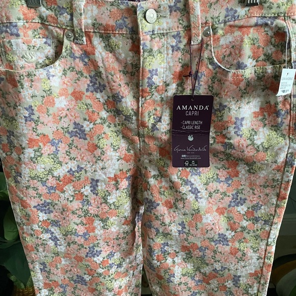 Gloria Vanderbilt Capri Size 8 Pink Floral Amanda Pants Spring Boho Colorful NWT - Picture 3 of 6